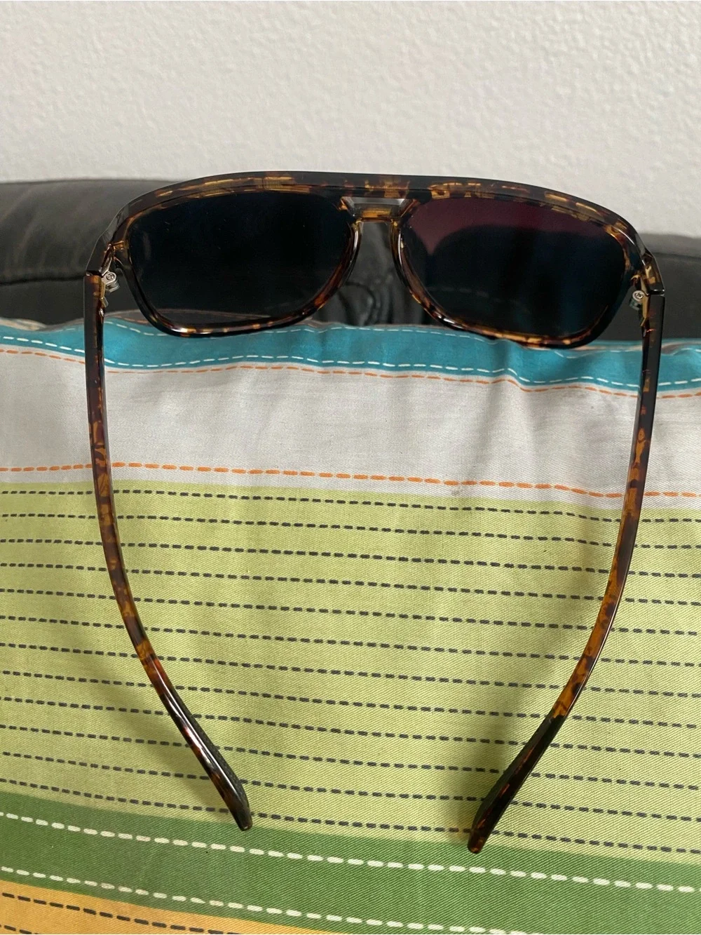 Men's Tortoiseshell Sunglasses with Dark Lenses